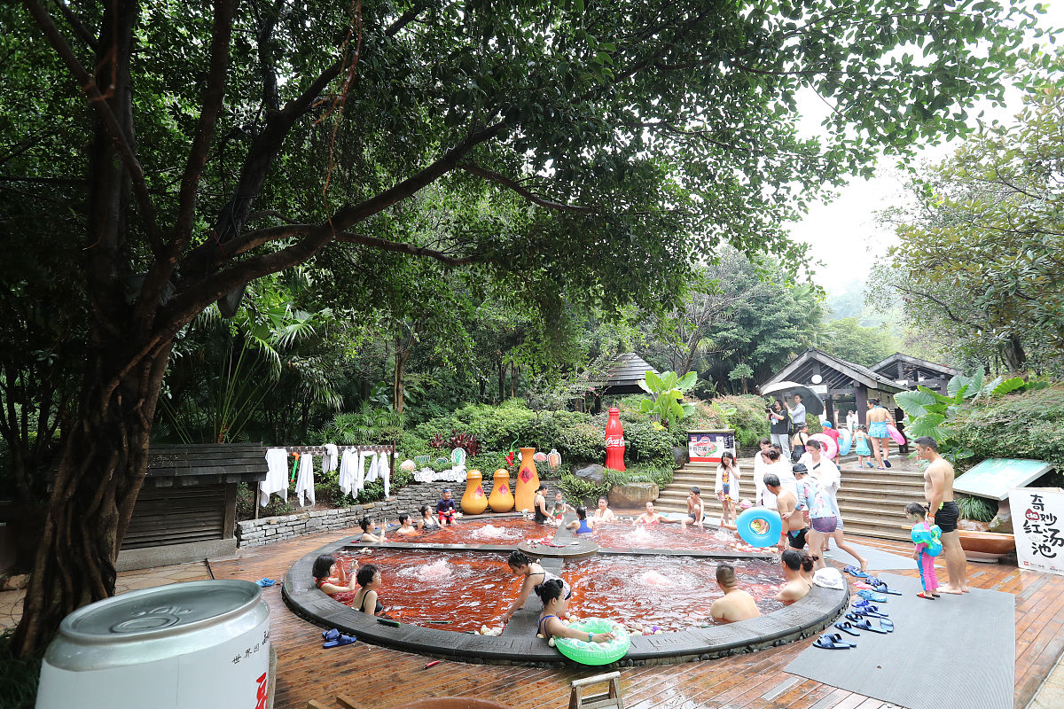 使用旅游博主的口吻写篇500字重庆的温泉之旅：让身心放松享受温泉的恩赐