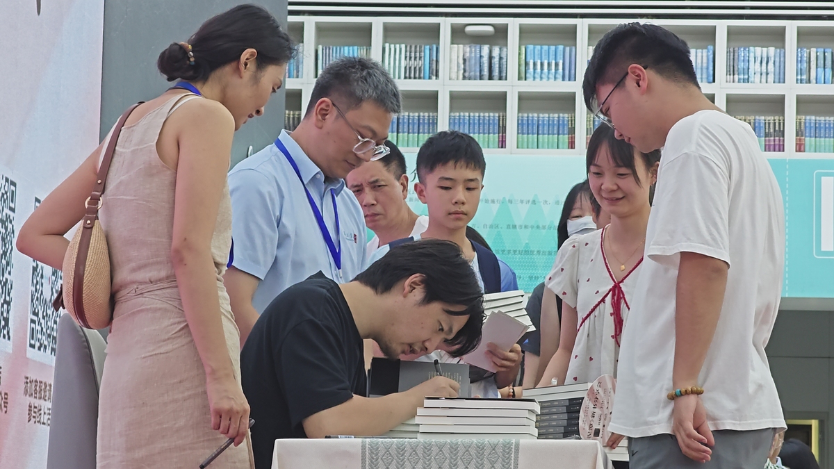 学生是否应该禁止在校园内使用手机？一辩论稿