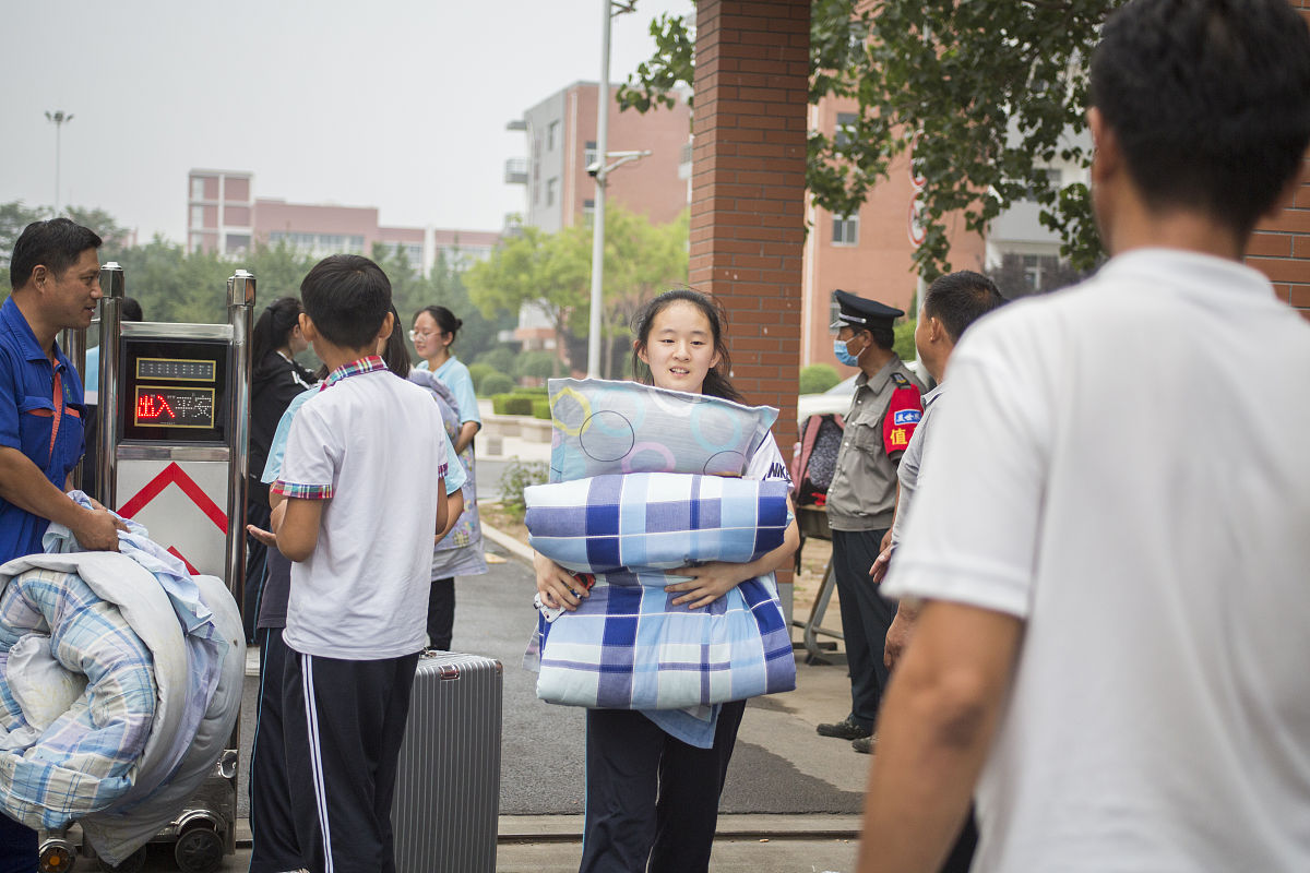 中江县职业中专学校服装设计与工艺专业前景广阔，就业前景良好