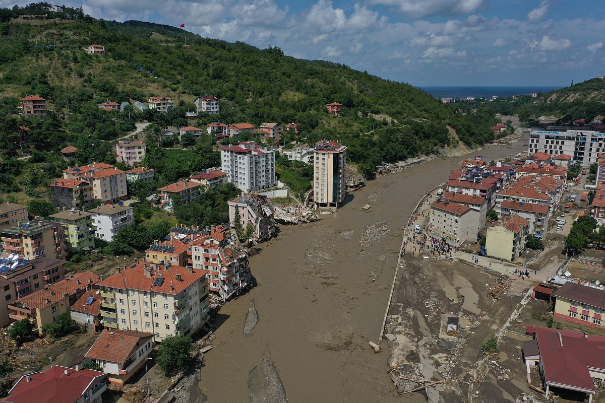 为论文西安市A社区应急治理问题及优化对策研究写一篇选题依据写成一段话格式不少于300字。