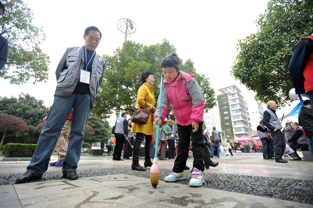 小学语文三年级泰戈尔《花的学校》创新作业设计