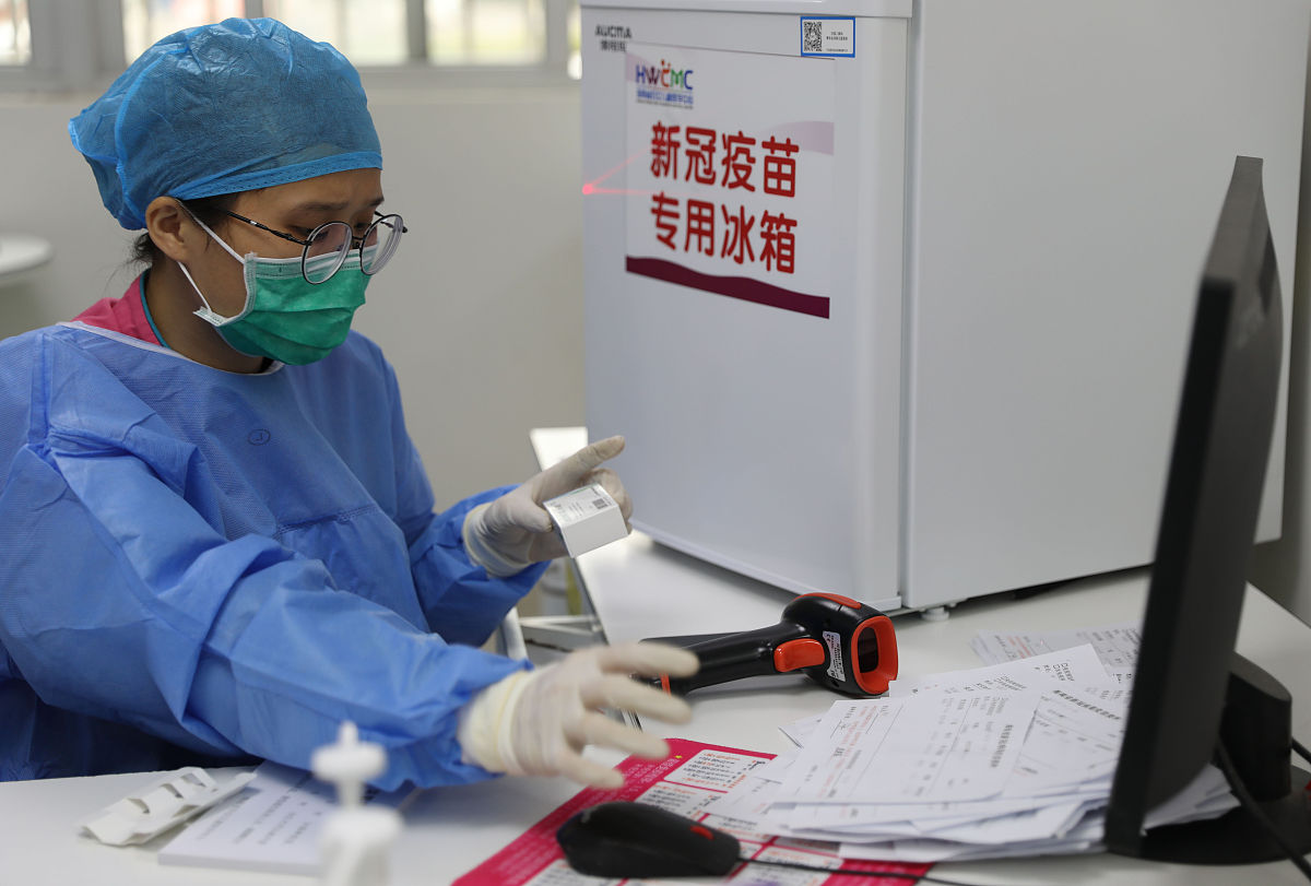 写一篇临床协调员在医疗机构如何协助研究者控制好临床试验质量的论文要有一定的数据统计加入参考文献