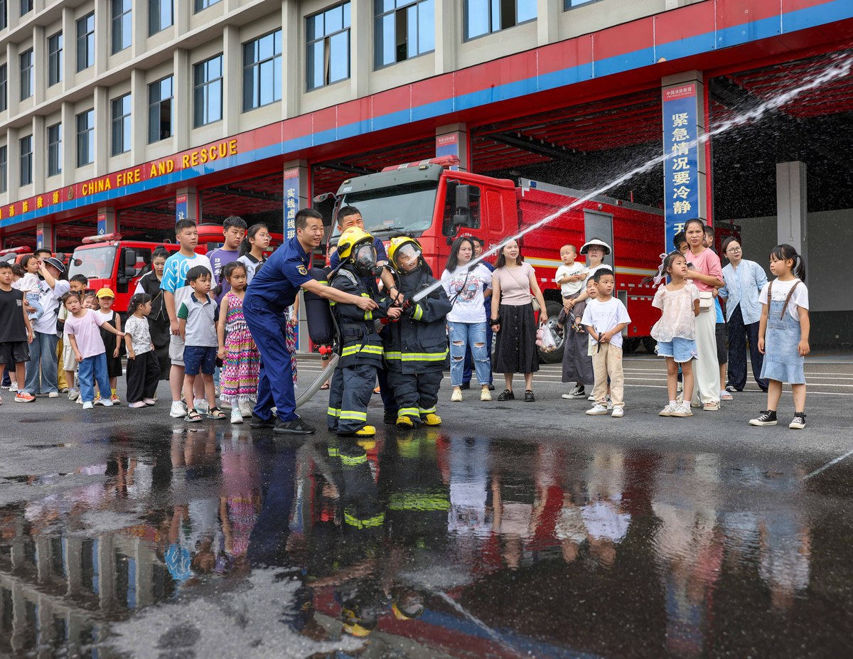 亲身体验消防！零距离互动活动带你了解消防安全