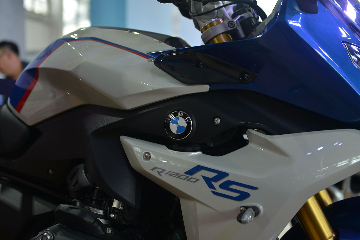 春风450SR vs 本田CBR400R：哪款摩托车适合你？