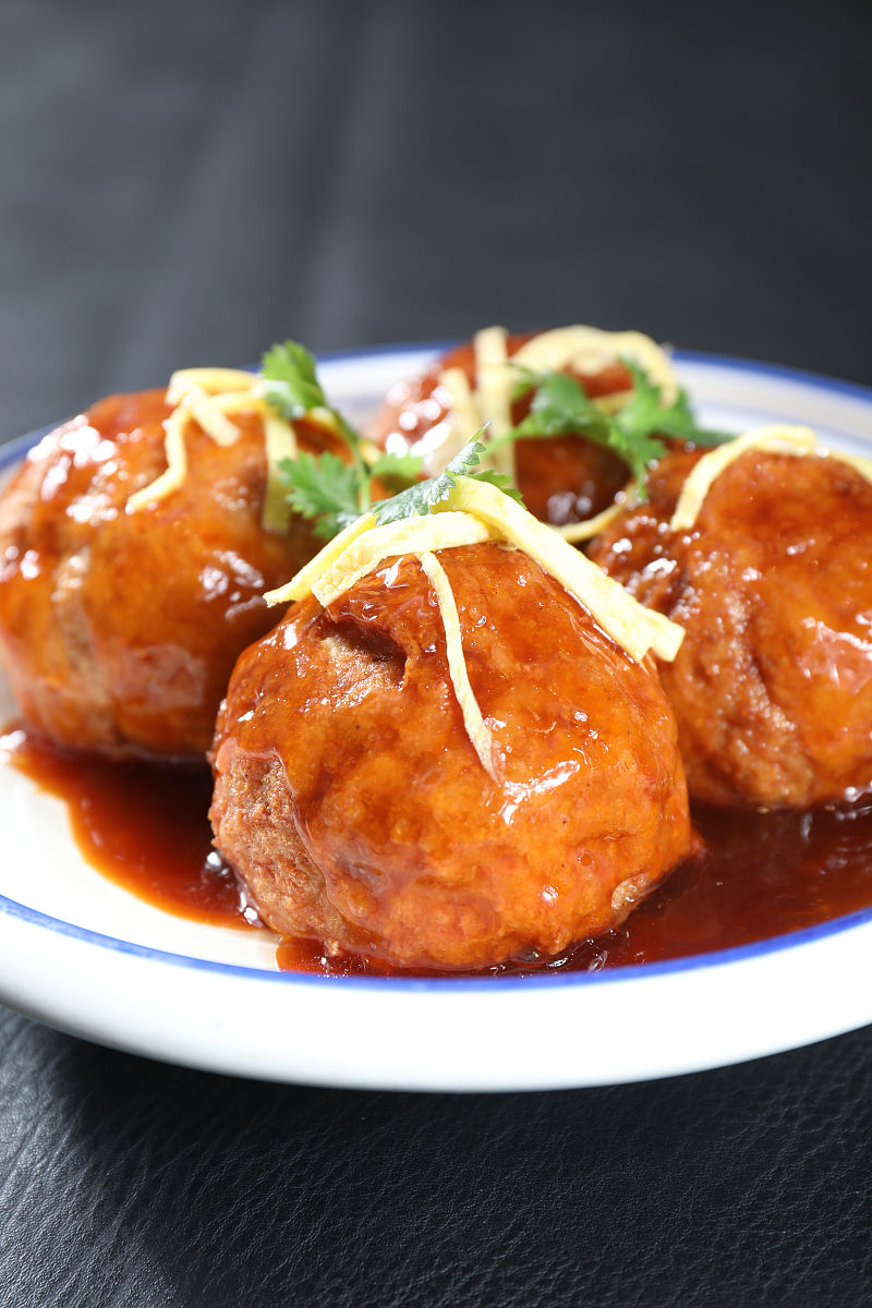 红烧狮子头做法 - 家常菜谱