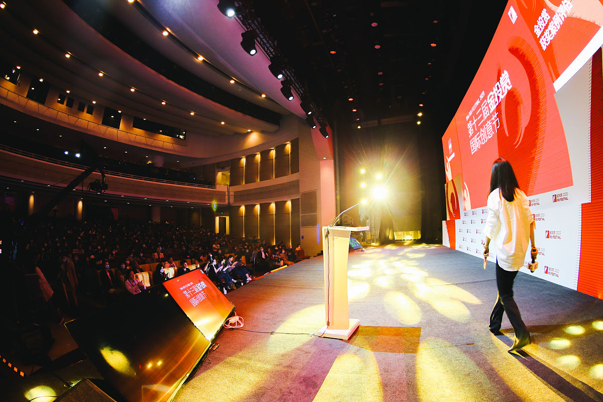 帮我取十个小红书网名，网名总字数为5个字，需要包含“椰”和“湖”这个字