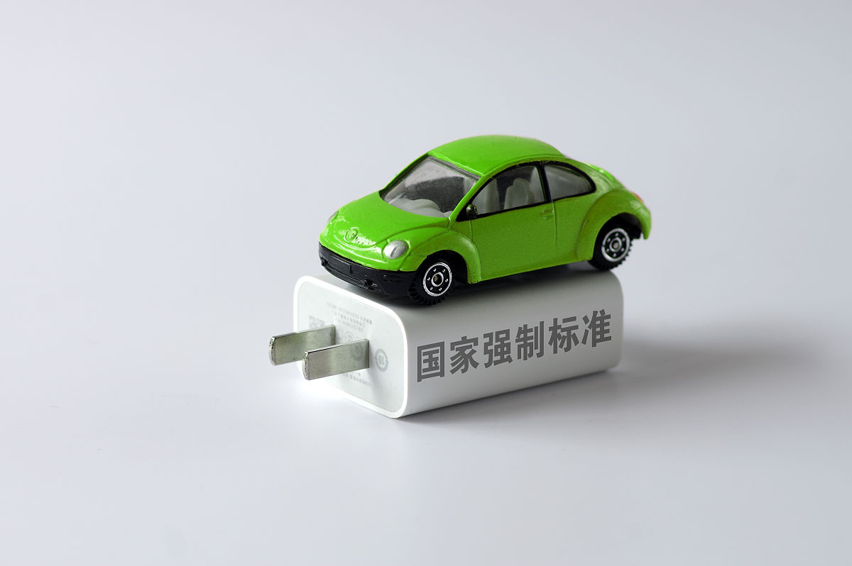 帮我写个 800字宣传文案 介绍特斯拉汽车