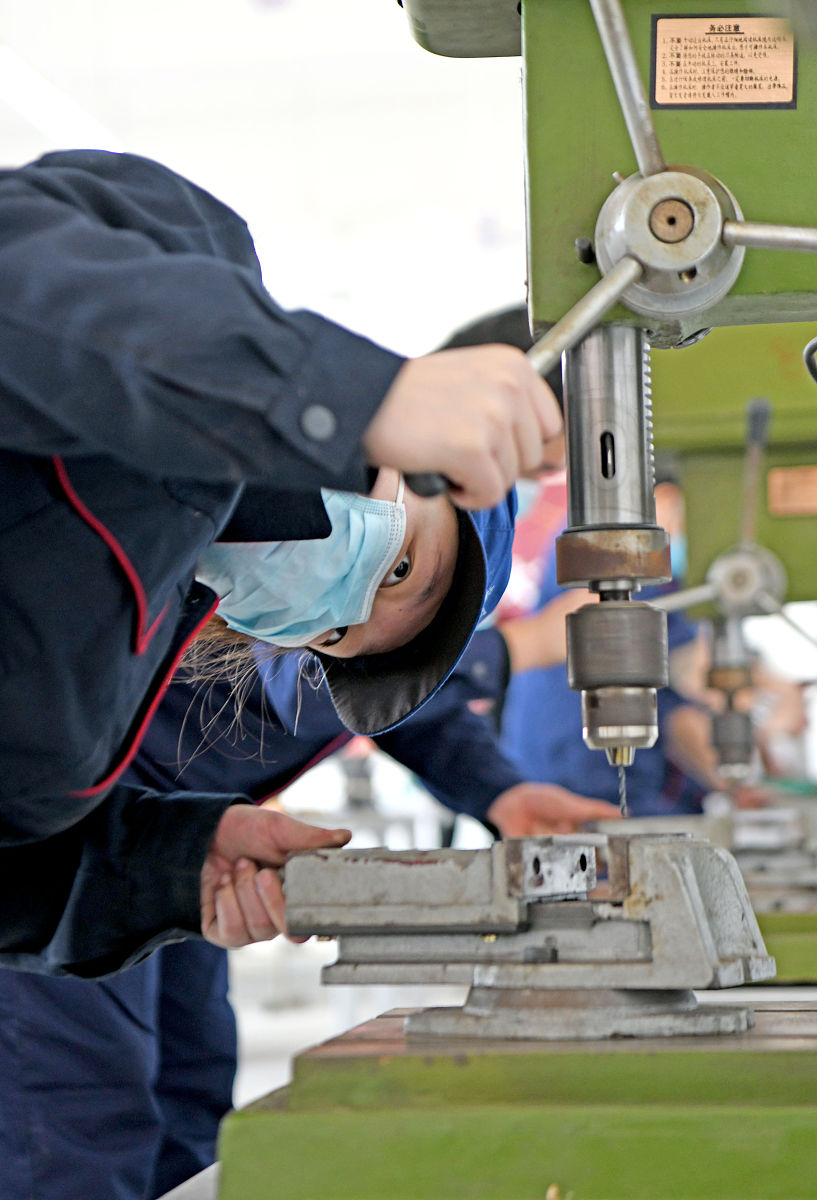 学习钳工的感想：挑战与收获并存