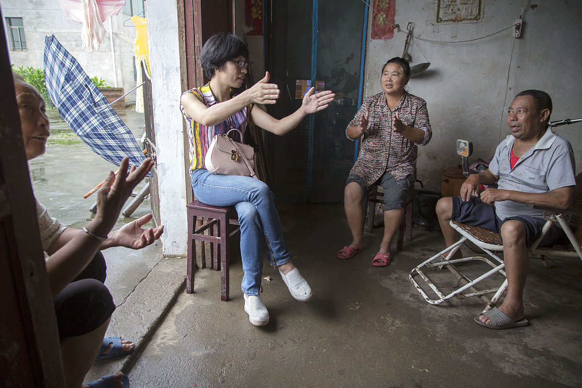 成本核算管理是指企业在生产过程发生的各种消耗按一定的对象进行划分和总结的，会计核算是成本核算的主要手段，但是与财务会计不同，成本计算不单单是对财务的计算总结，成本核算还要对成本和在生产中所产生的消耗进行评估统计。对生产中各项成本进行准确的了解，在了解各项成本后，可以帮助企业来制定最优的产品结构。

请帮我换种说法