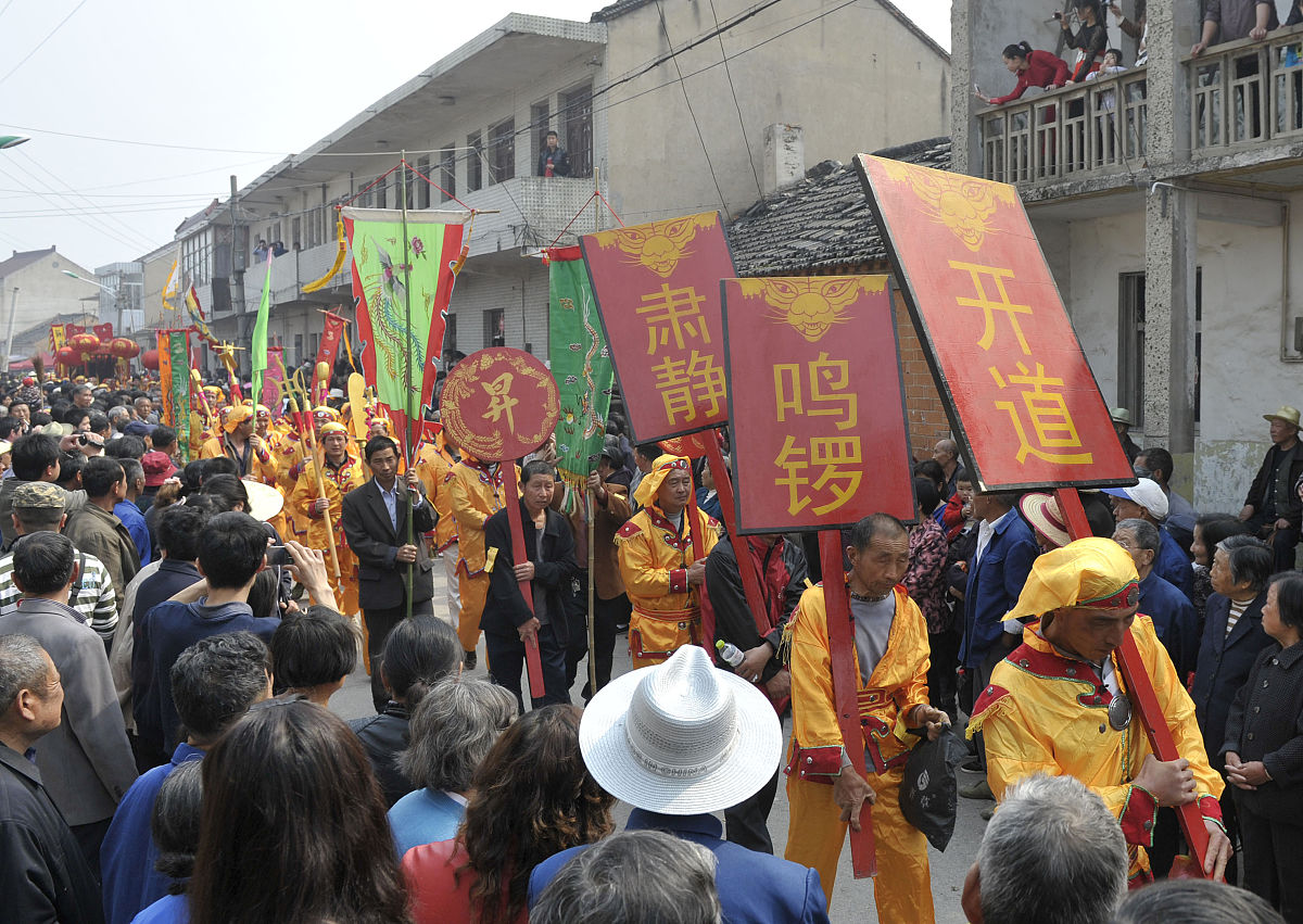 家里长辈去世门上会：传统习俗与意义