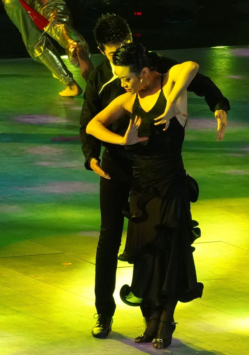 珍贵的大学生活已经接近尾声回顾自己走过的路也为了看清将来要走的路写一份总结总结自己大学三年的得失从中继承做得好的方面改进不足的地方。要求：1合乎总结的写作要求；2要有切身体会；3要概括出规律性的东西；4不少于400字。