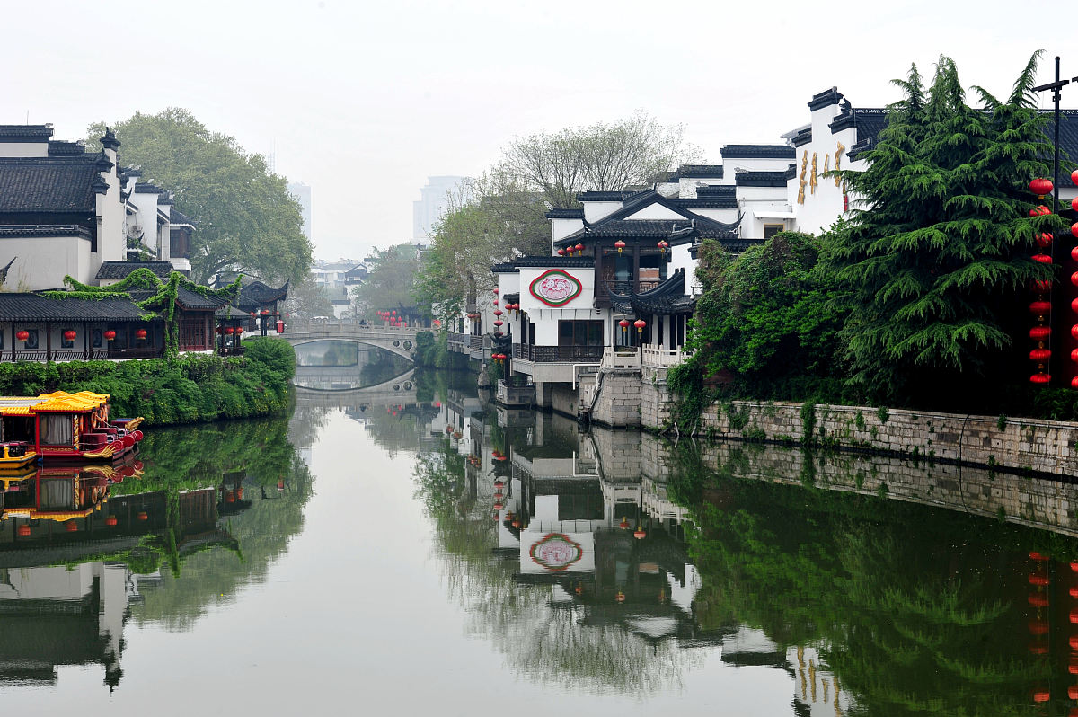 费行为的文化特征表现在哪些方面【能力应变】假如现在有一个英国的旅游团队要来南京进行为期一周的旅行游览参观游览的景点为钟山风景区、阅江楼、玄武湖、石头城、夫子庙秦淮风景区、台城、总统府、中华门、侵华日军南京大屠杀遇难同胞纪念馆、雨花台烈士陵园、南京长江大桥请运用所学的旅游主体文化的相关知识为该旅游团队设计一个为期一个星期的活动方案设计时请充分考虑西方旅游主体在旅游动机、旅游审美、旅游消费行为方面的文