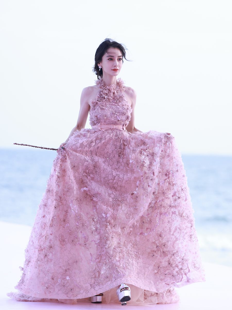 2021年11月16日,三亚, 智族gq年度人物盛典举行.杨颖angelababy