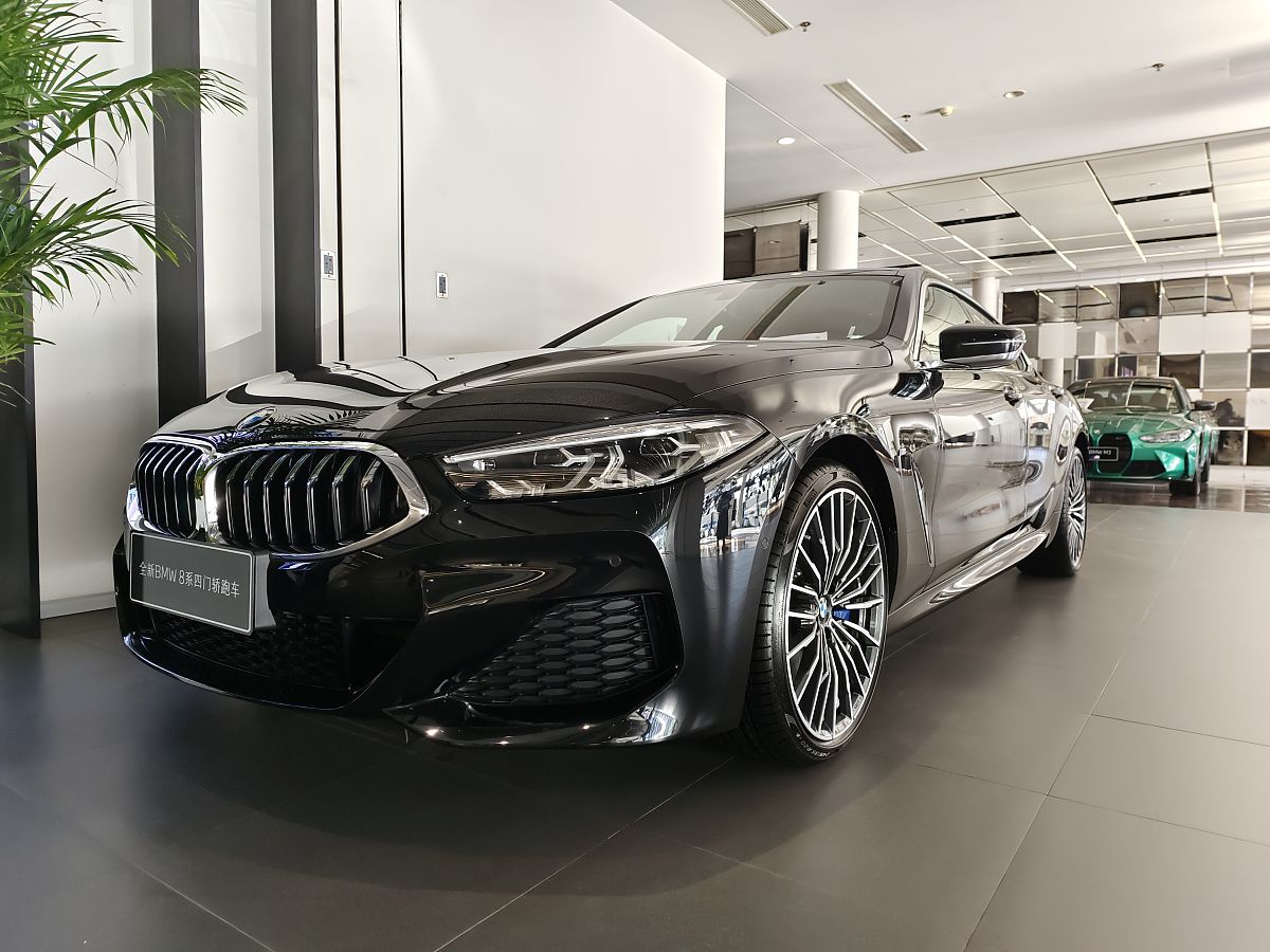 宝马 vs 奔驰：哪款汽车更适合你？