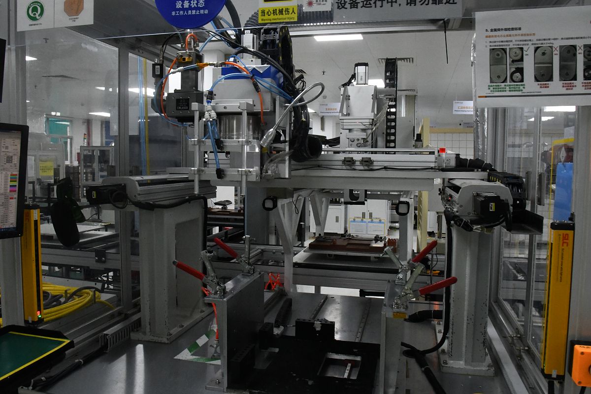 手机自动贴膜属于什么技术领域