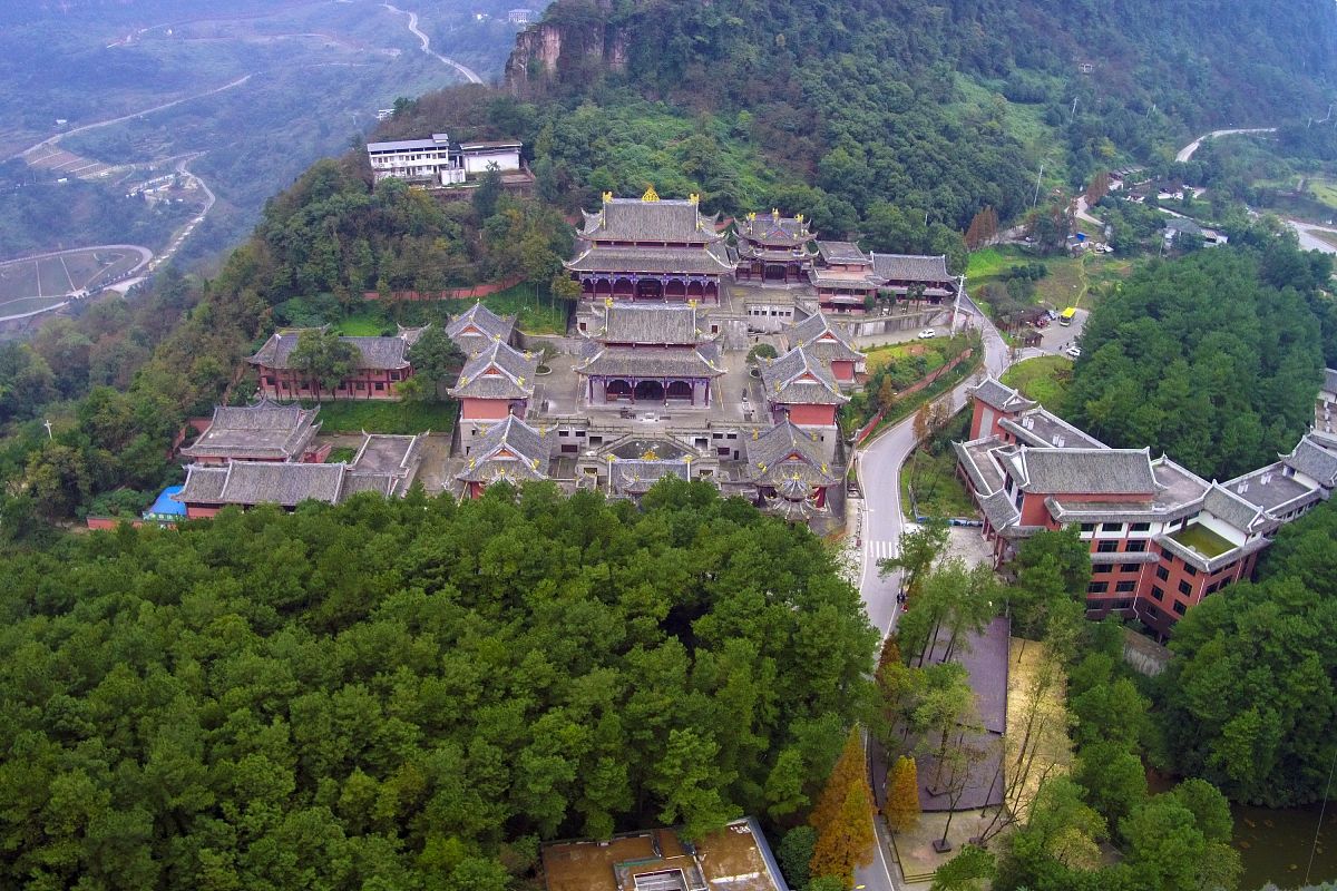 重庆长寿旅游指南：自然风光、历史文化、美食体验