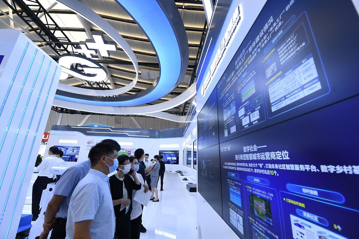 北京大学重庆大数据研究院是一所以爱国、进步、民主、科学为精神基石的科研机构。该院秉承北大精神坚持基础研究在北大产业落地在科学城的建院理念致力于做优前沿引领的人才聚集平台做强引育留用的人才发展生态做精生态领先的创新转化平台。在人才培养方面该院致力于人才强院战略采用柔性引进高层人才、定向招聘核心人才、积极培育产业人才、协同发展科研队伍、属地组建基础团队的方式引进和培育出高水平的创新研发团队包括中国科学