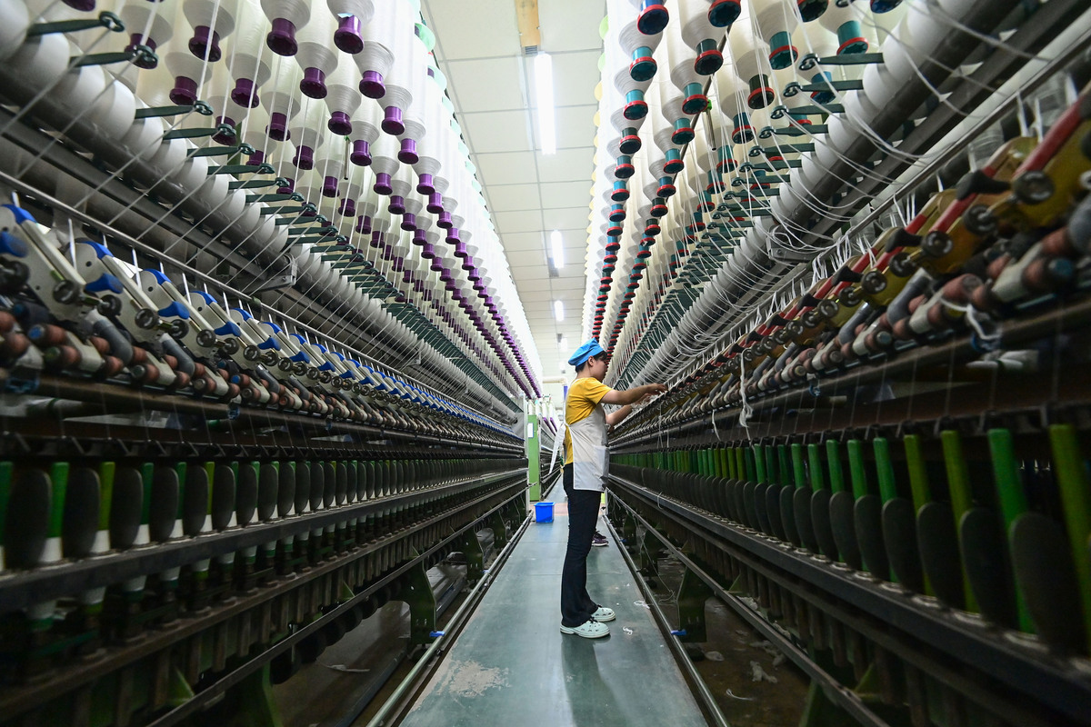 中国纺织服装出口下跌18%，行业面临挑战与机遇