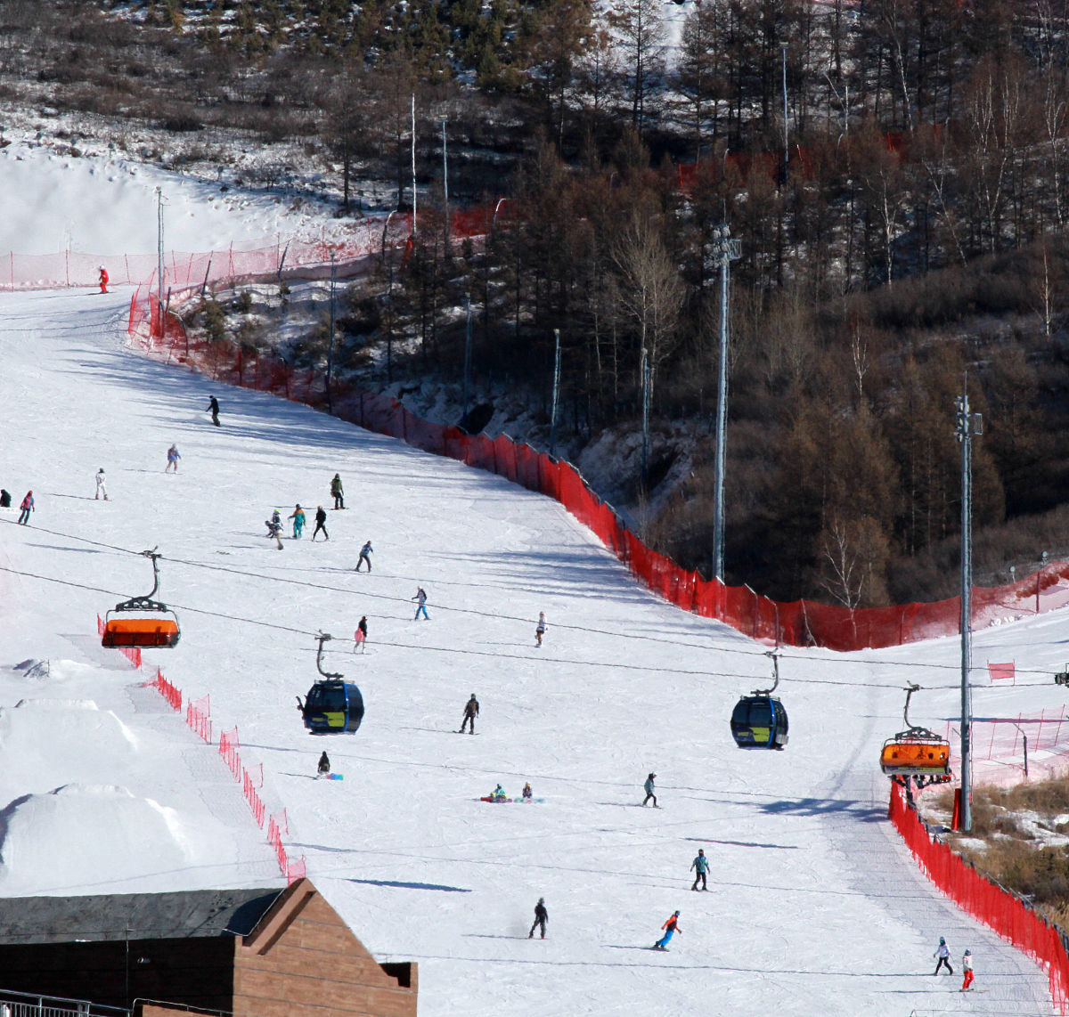 详细描述下崇礼滑雪旅游目的地品牌发展现状以及存在的问题