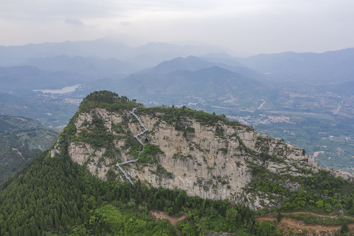 2020年5月14日,济南长清区灵岩村的大佛山,毗邻泰山和灵岩寺.为了将大