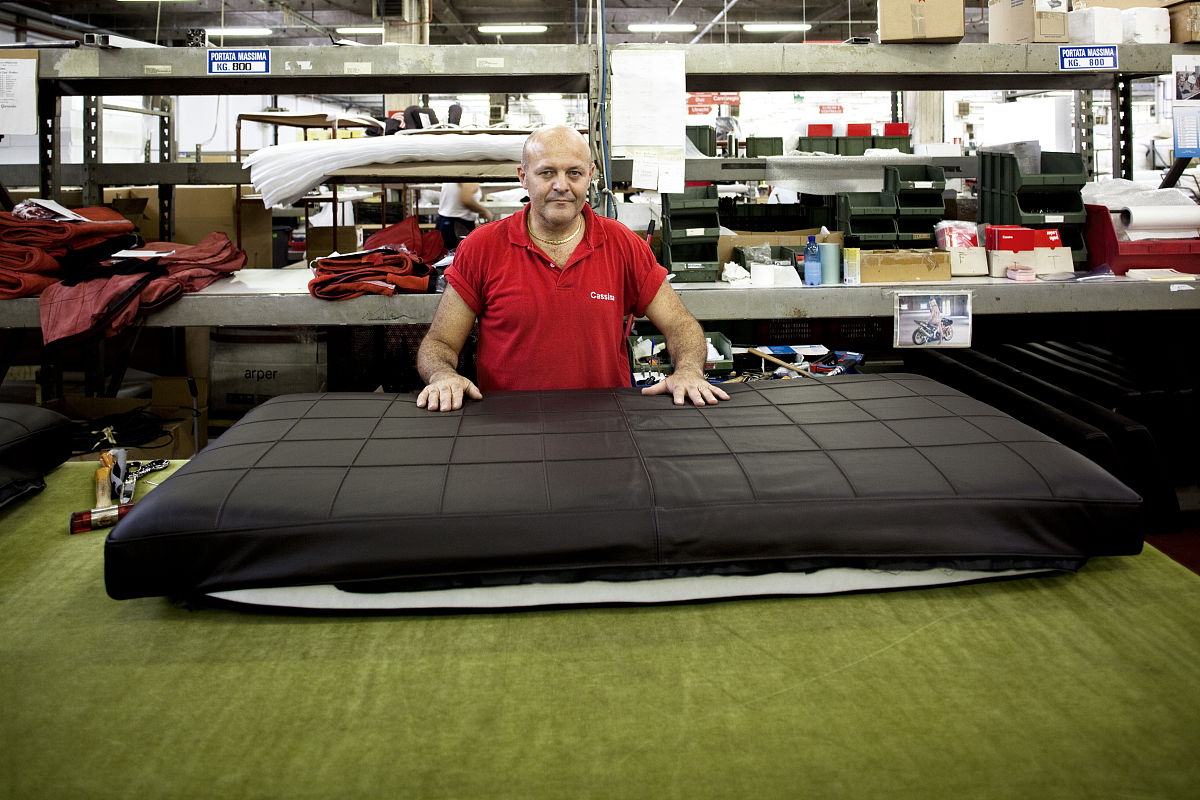 当地时间2011年7月13日,意大利meda,卡西纳(cassina)家具厂.cassina作