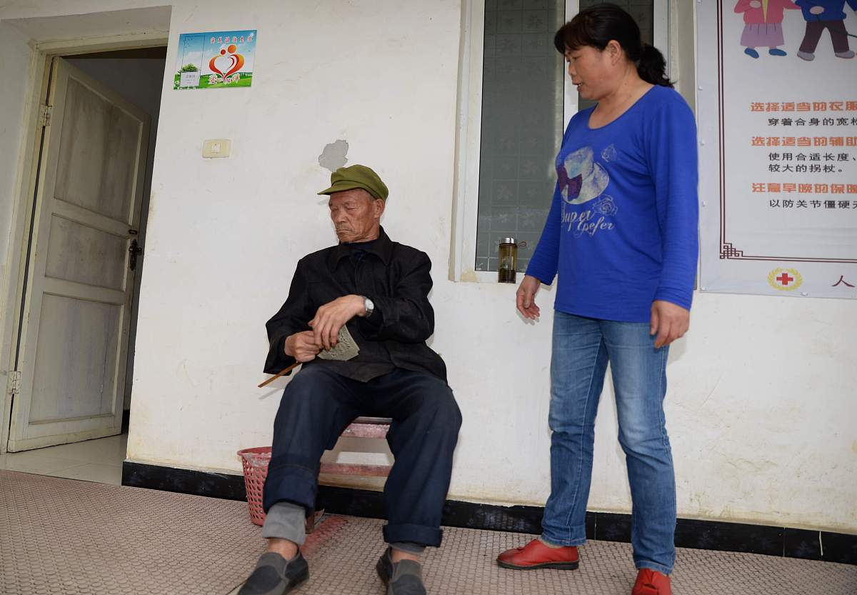 帮我想一个关于对腿残疾人友善的帮助的微电影题目