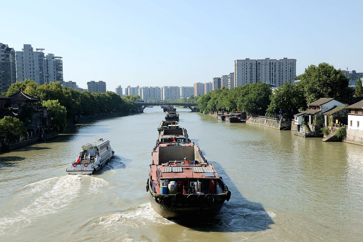 京杭运河杭州段二通道建成通航，提升城市交通和旅游潜力