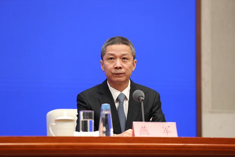 “xx公司法人代表得到市场监督管理局有关领导的正确指导”这句话是否有语病？