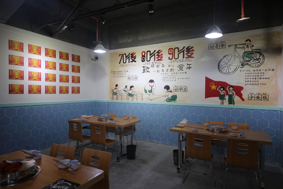 给暑假活动展示主题的黑板报取一个大标题