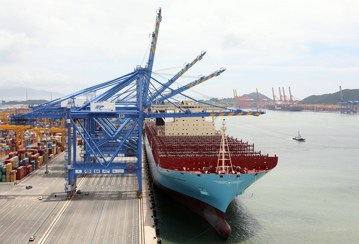 当地时间2013年7月15日,韩国,<strong>世界最</strong>大集装箱船maersk mc-kinney