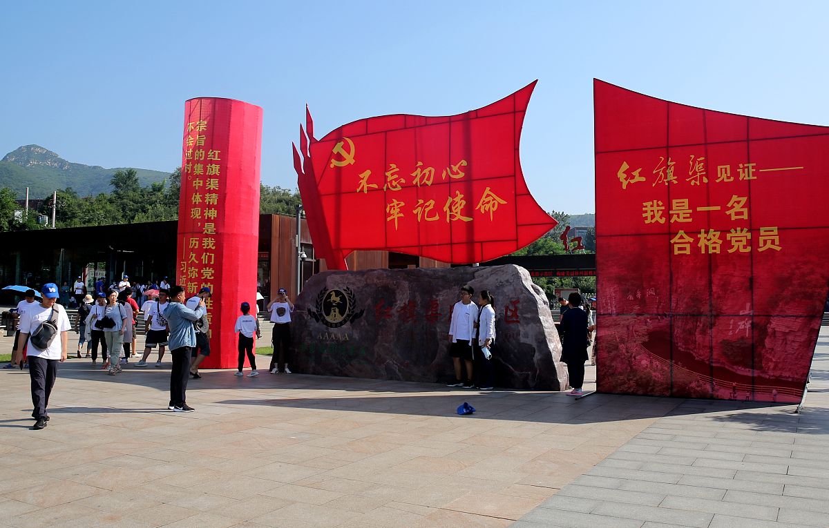 2300名师生徒步108里祭拜先烈，固原学子传承红色精神