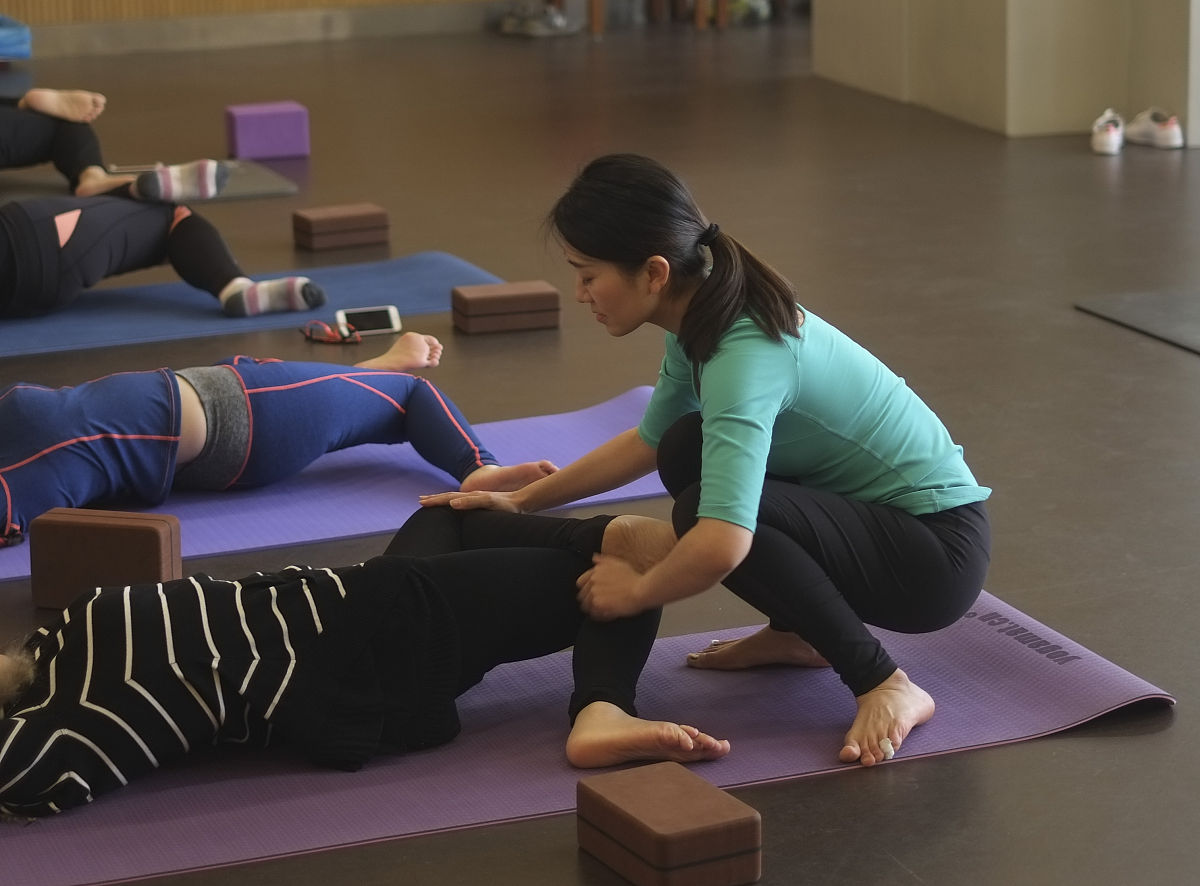 夸朋友仰卧起坐厉害？这样说更显真诚！