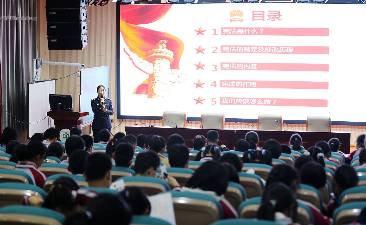 介绍:成为律师需要努力学习爱国爱港在未来建设香港或祖国这个梦想 介绍:成为律师需要努力学习爱国爱港在未来建设香港或祖国这个梦想