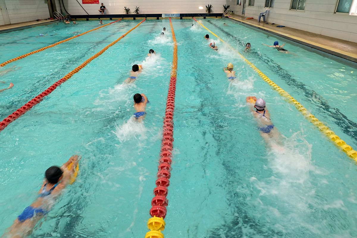 学游泳：从入门到精通，掌握水中的乐趣