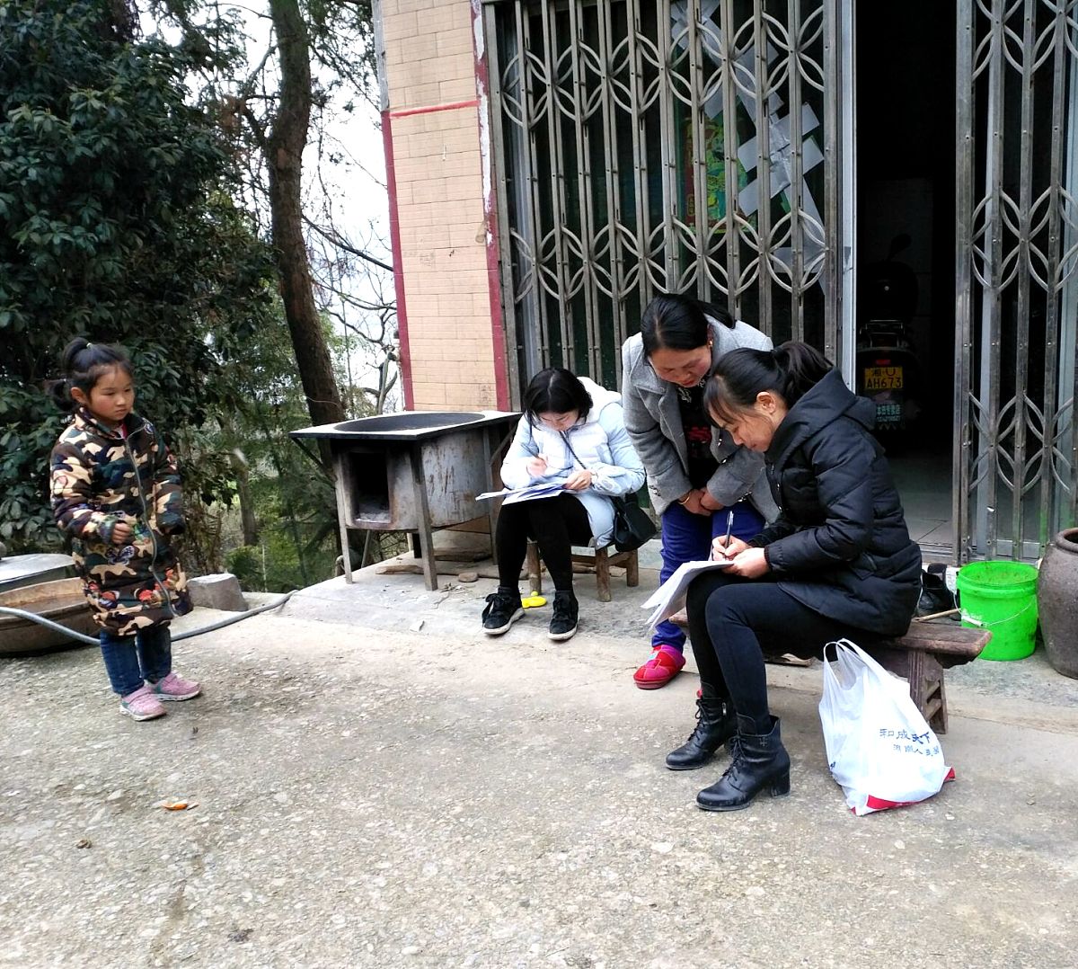 大学生社会实践：乡里走访调查民意民情，助力农村发展