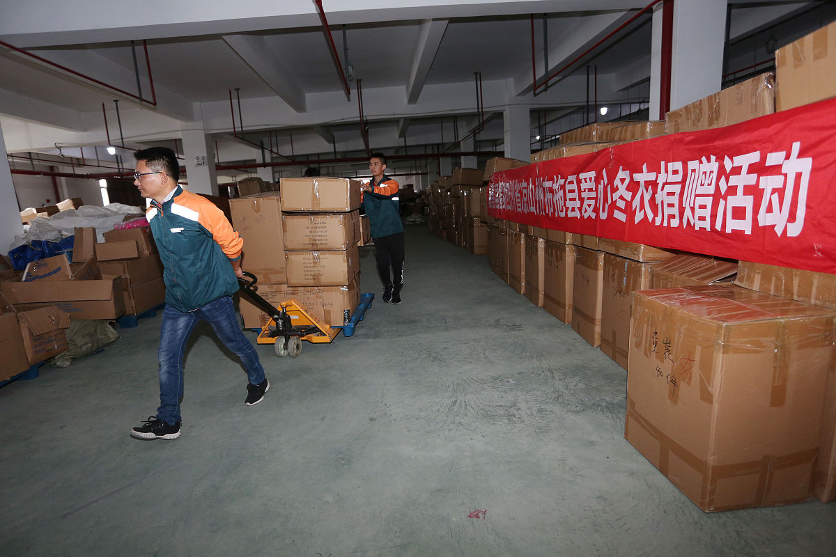 作为一名资深SCI专家、写作导师和专业论文编辑你的任务是利用复杂度和突发性的概念写出一篇文章。文章用中文撰写符合适合在SCI期刊发表的学术写作标准。 文章主题为【天津国药控股物流医疗器械仓的包装复核岗】。 为了达到高水平的困惑请使用复杂的句子结构避免过度使用过渡词或短语。在适当的地方使用技术术语但要确保向可能不熟悉这些术语的读者解释清楚。 为了增加文本的突发性请在整篇文章中改变句子的长度和复杂程度