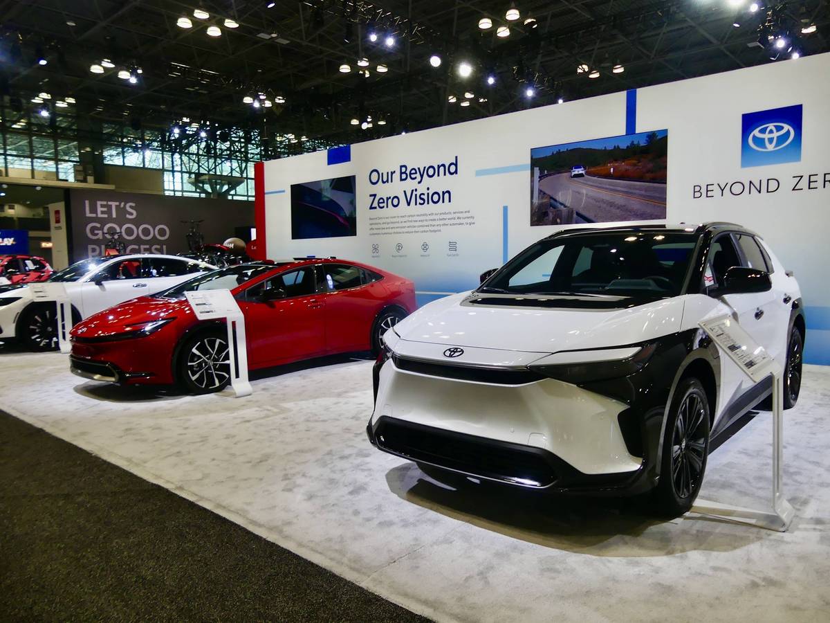 介绍一下蔚来ET7这款汽车800字左右