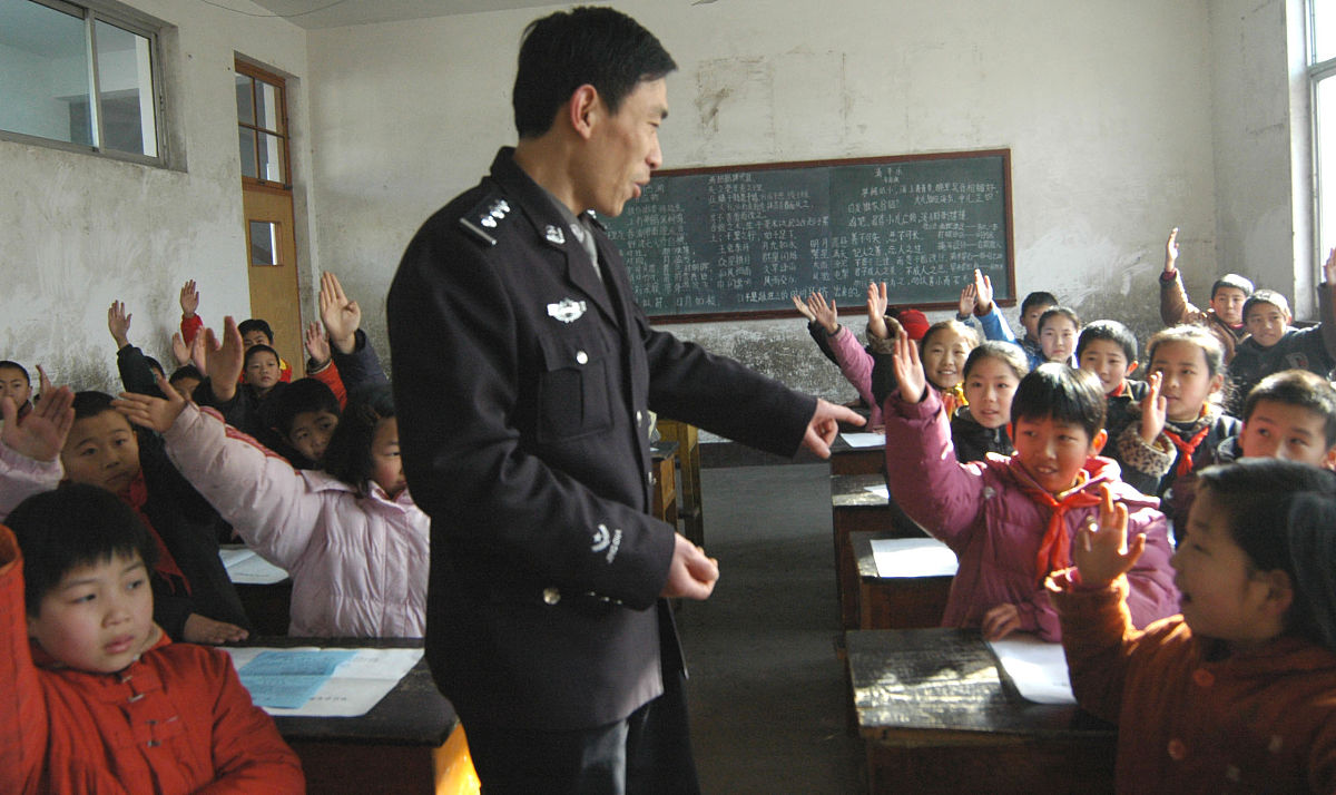 深入学习蒙台梭利的教育思想后编写一个关于提高自我保护能力的幼儿园教案