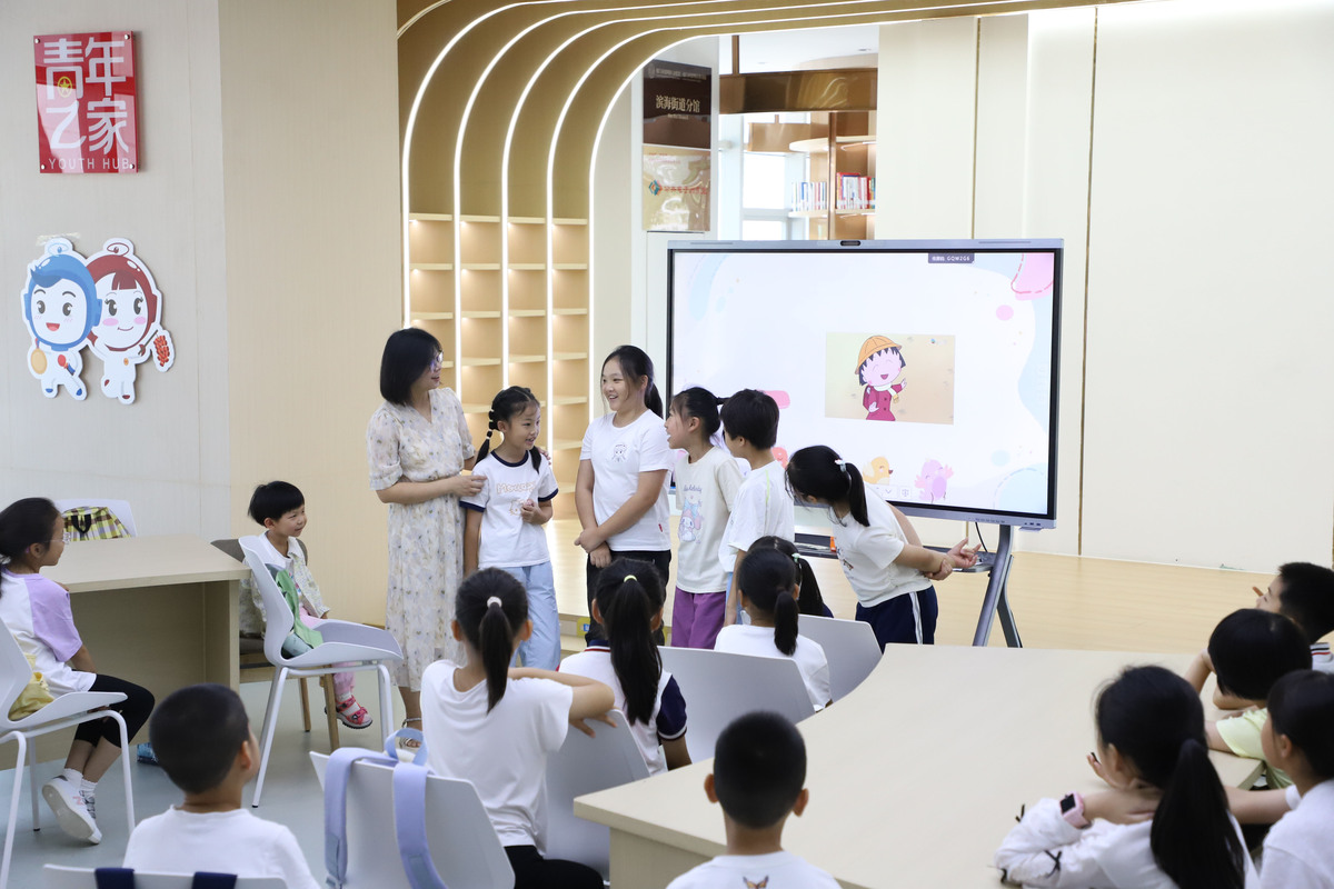 二、语文课堂教学中师生互动现状分析	2一调查目的与方法	2二延安市育英中学语文课堂教学中师生互动现状	21关于学生互动意愿的调查	22关于师生互动过程的调查	4三、语文课堂教学中师生互动存在的问题	6一互动形式单一	6二师生交流流于形式	6三教师强势地位	7四虚假互动现象	8四、语文课堂教学中师生问题的对策	8一互动形式的多样化	8二突出师生互动交流的重要性做好互动交流教学	10三注重开展小组合作