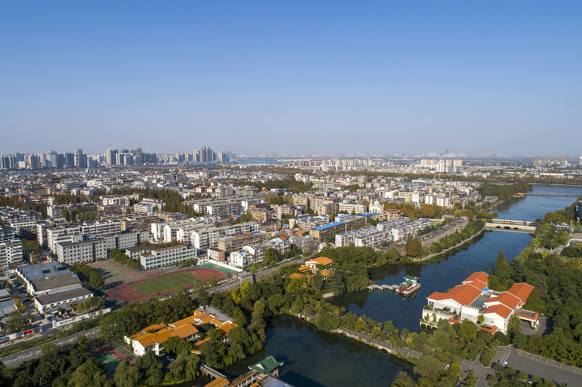 2020年11月7日,湖北省襄阳市,航拍襄阳古城城市风光.