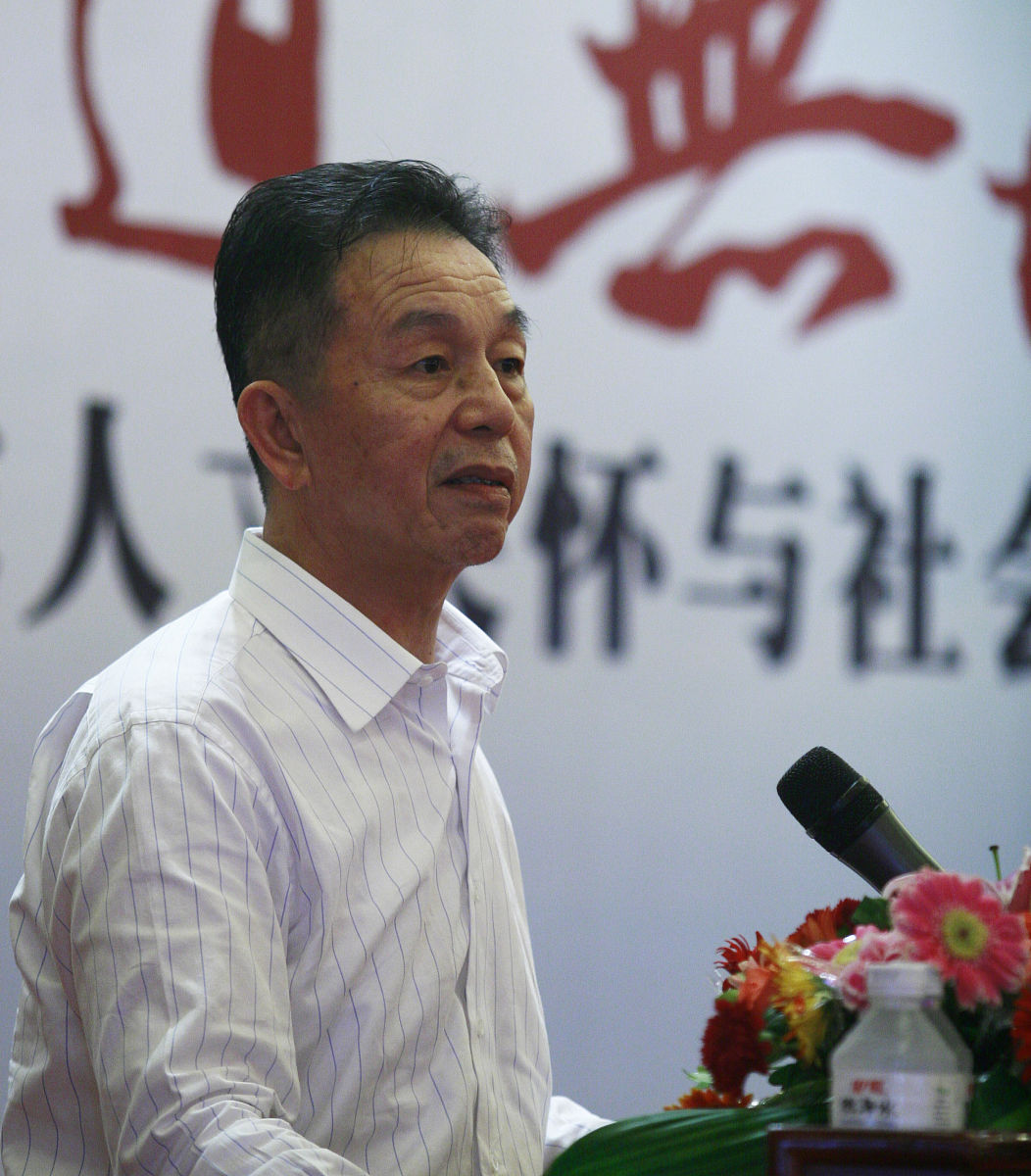 科学研究中科学精神、科学道德和人文素养分别发挥什么样的作用？