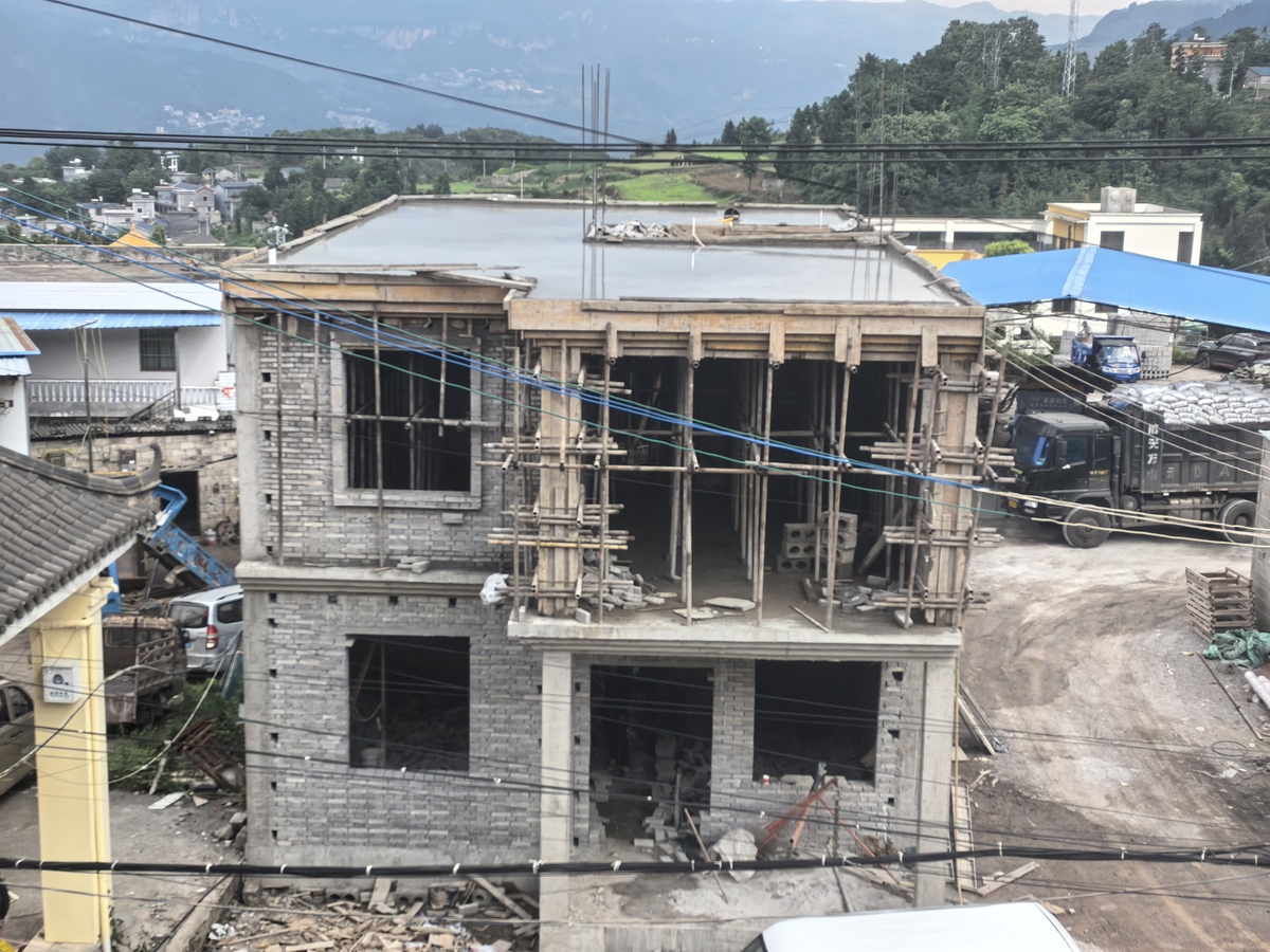 三层楼房结构：框架 vs. 砖混，哪种更适合你？