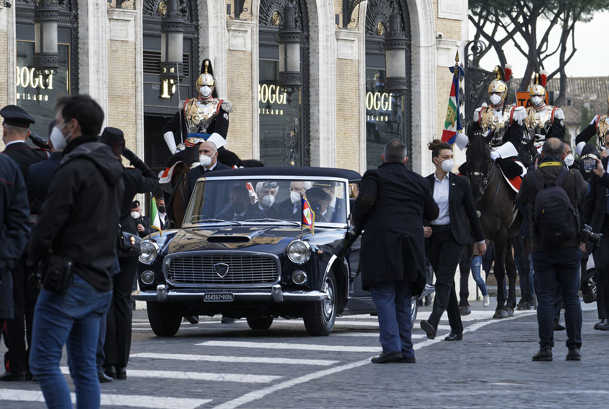 新学期开班会演讲稿：团结一致，共同进步，争取优异成绩