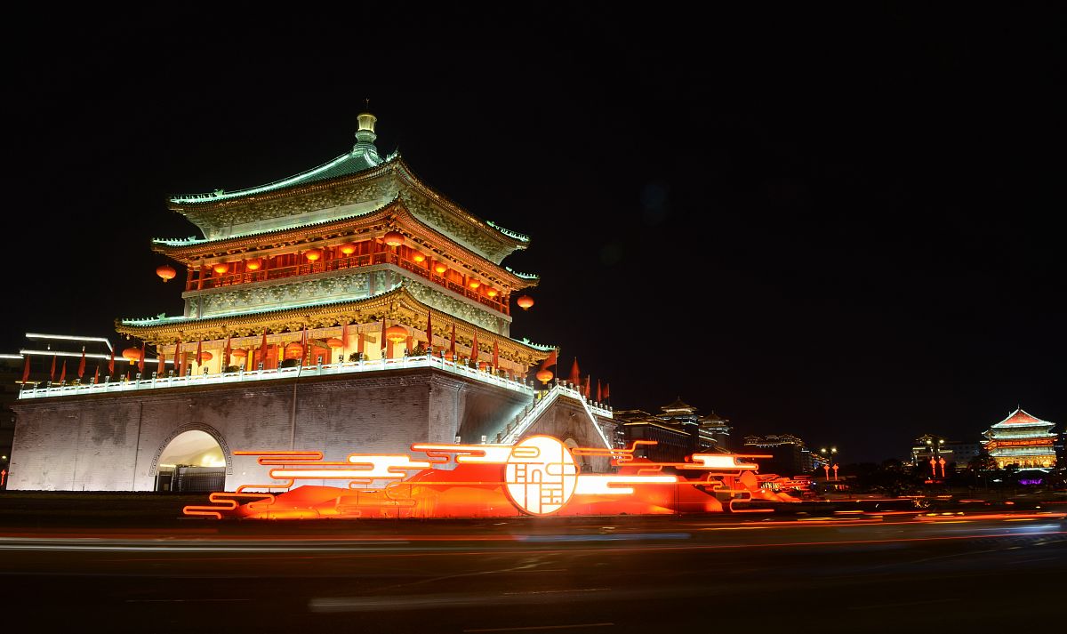 2018年2月19日,夜色中的西安钟楼,灯火辉煌,美轮美奂.