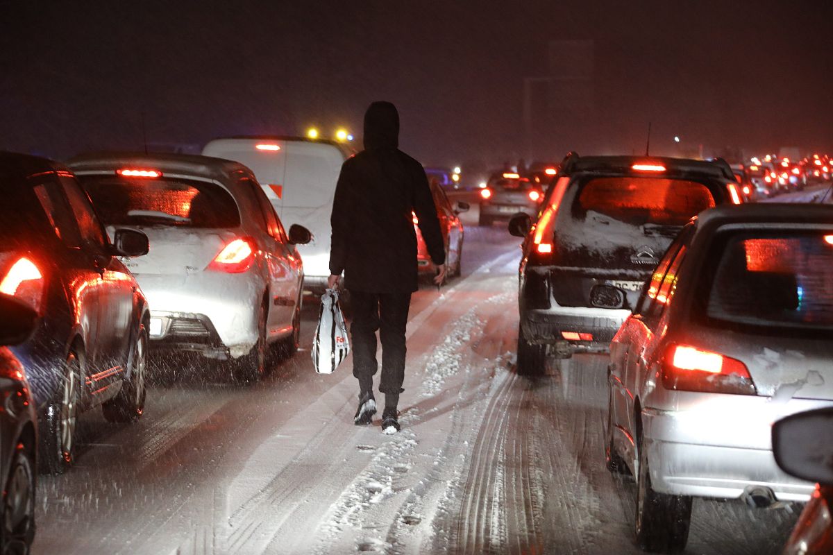 兰州高铁学校高铁专业招生条件：成为一名高铁专业人才需要具备哪些条件？