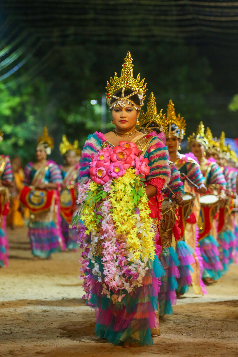 举办一个泰国文化节 想一个活动主题名称 主要突出 中国和泰国文化交流 文化差异 历史上的一些交集