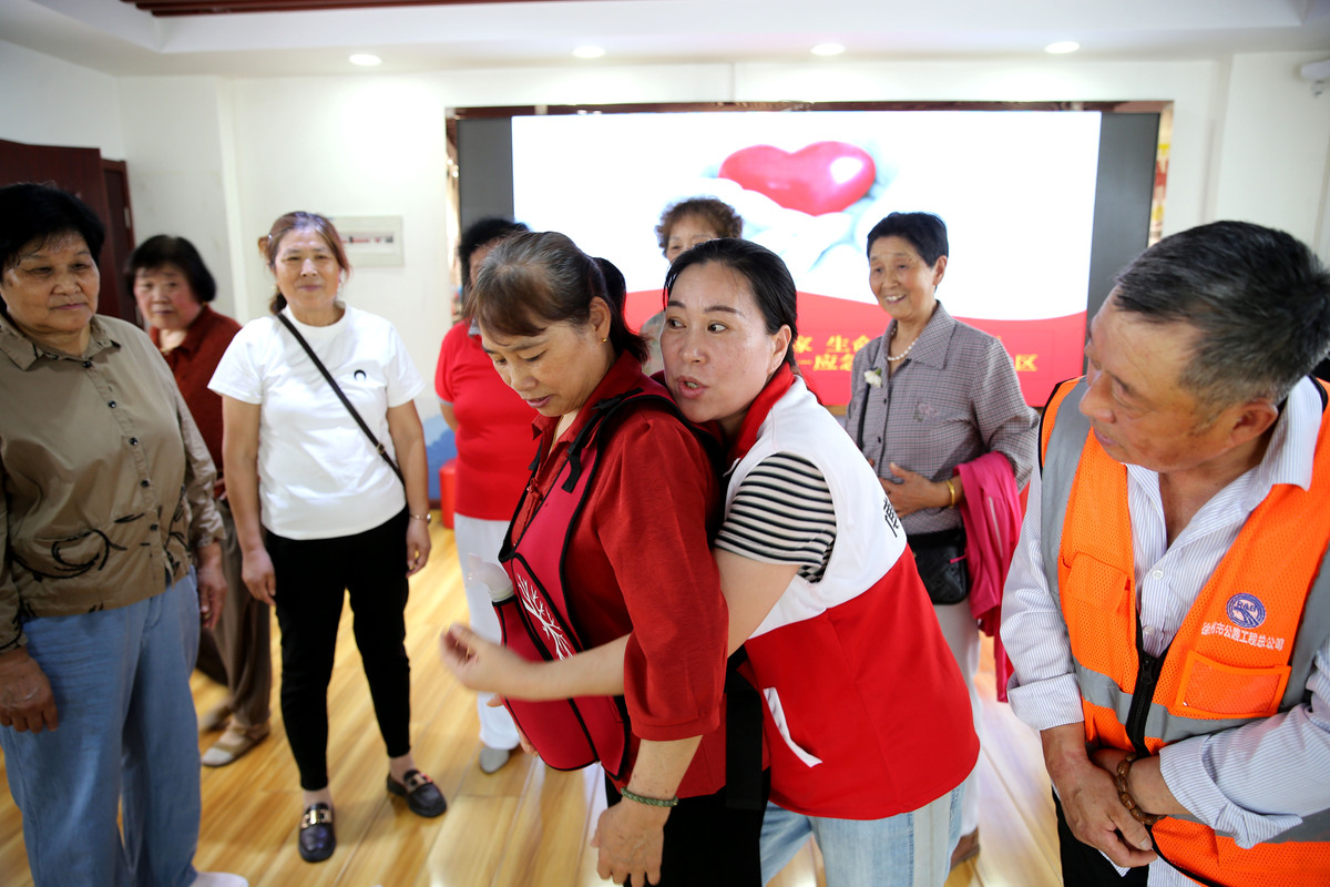 养老院义工活动实践报告2000