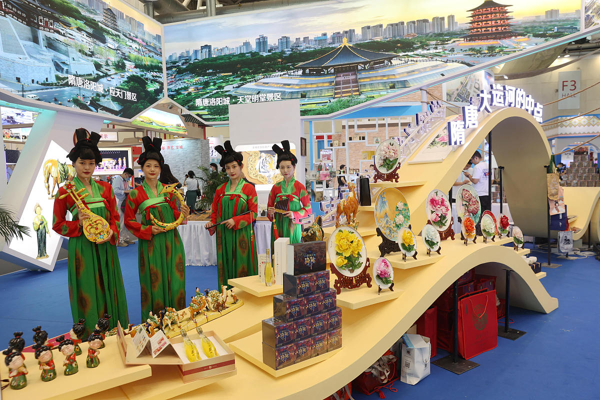 非遗服装会展的经济效益与社会效益分析