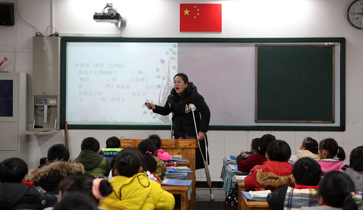 写一篇延安市育英中学语文课堂教学中师生互动现状调查分析包括调查目的、调查问卷设计与发放、调查结果分析请结合具体数据进行分析。