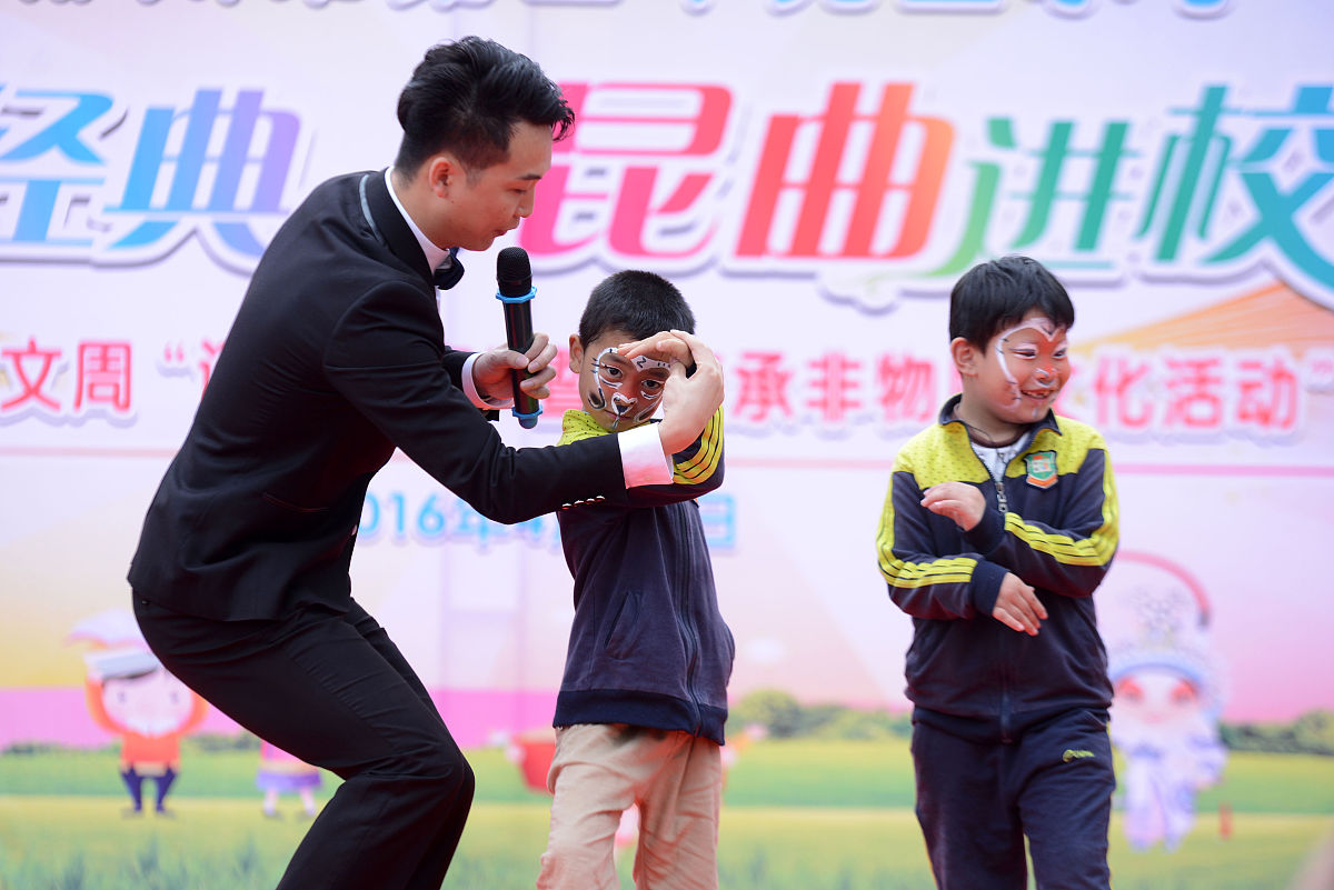 走进校园活动策划书：提升学生文化认同感和生活体验